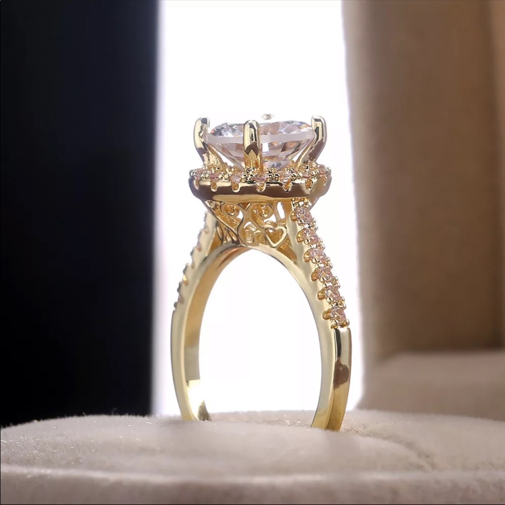 New Women’s Yellow Gold Gorgeous Wedding Ring - Picture 5 of 6